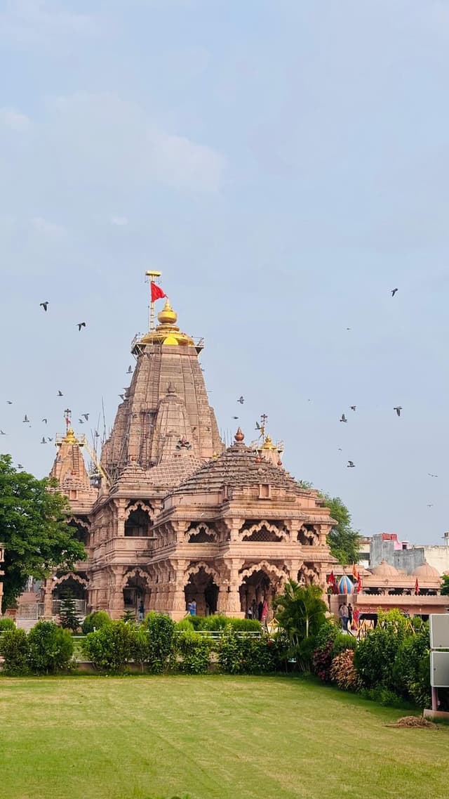 Rajkot to Shree Sawariya Seth Mandir Taxi Service | Carrycabs in Rajkot | Cab Booking in Rajkot